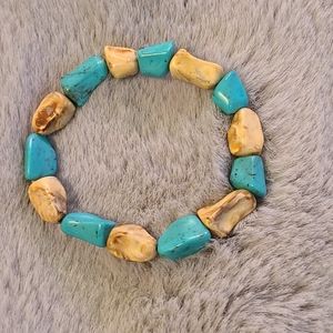 Beaded bracelet with blue and beige stones like new